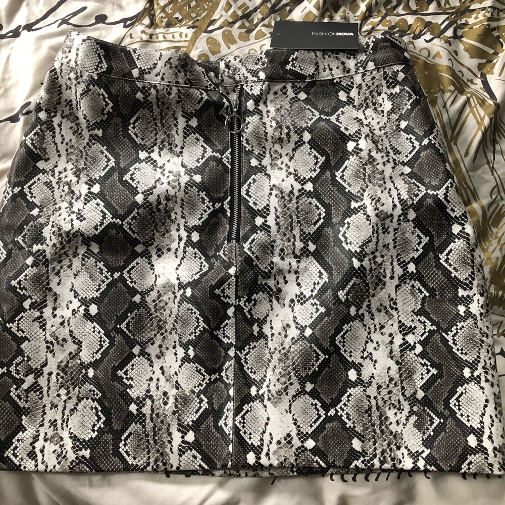 Kerry High Rise Mini Skirt-Black/White